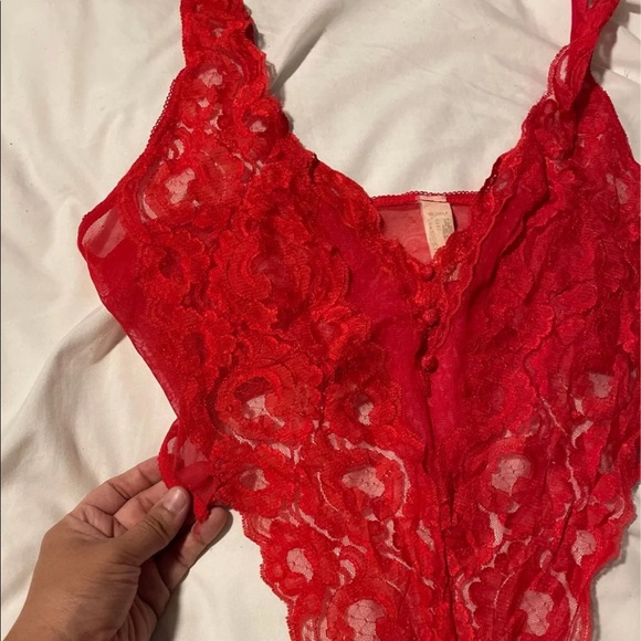 Sexy red lingerie - Picture 2 of 3